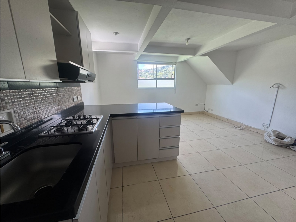 Apartamento en arriendo en La America, Medellín · foto 4 de 9