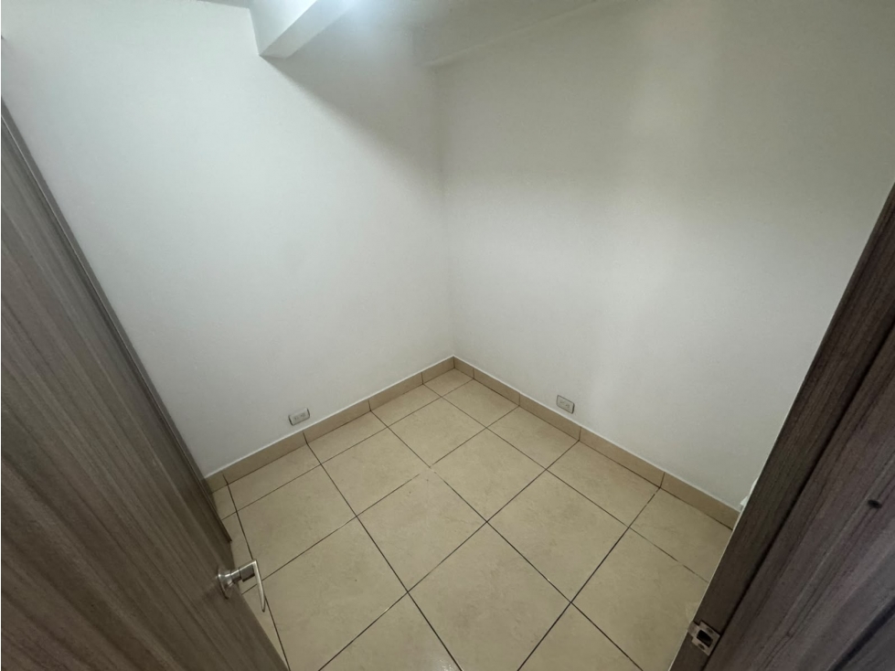 Apartamento en arriendo en La America, Medellín · foto 7 de 9