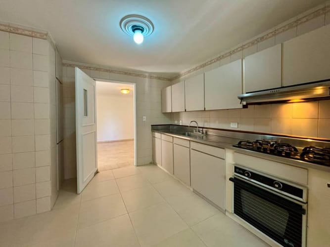 Apartamento de 3 alcobas en arriendo en Santa María De Los Ángeles, Medellín, 134 m² · foto 4 de 16