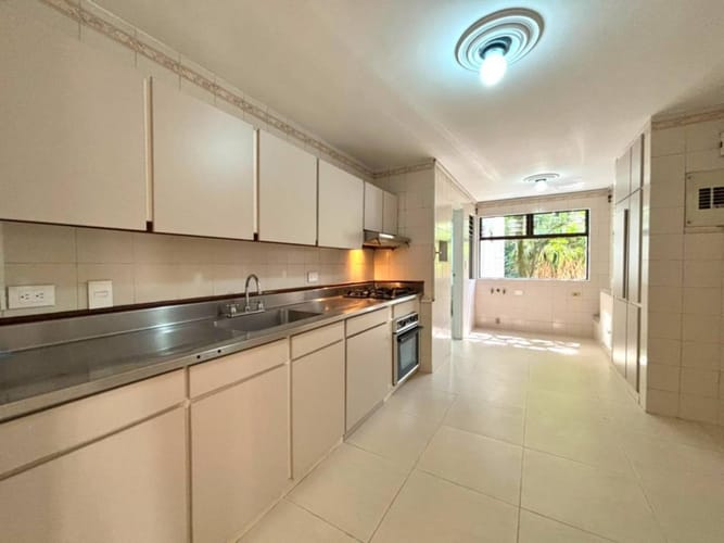 Apartamento de 3 alcobas en arriendo en Santa María De Los Ángeles, Medellín, 134 m² · foto 5 de 16