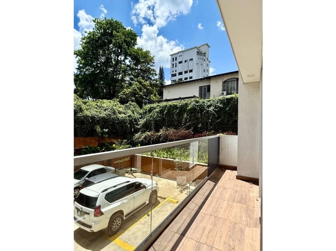 Apartamento de 2 alcobas en venta en El Poblado, Medellín, 75 m² · foto 2 de 17