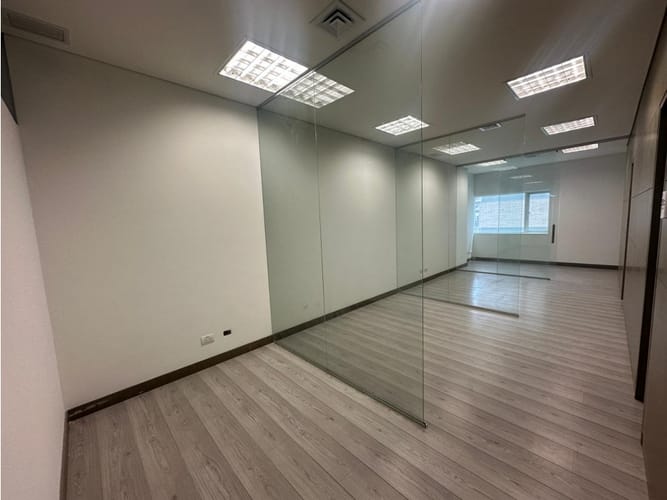 Oficina en arriendo en Ciudad Del Río, Medellín, 40 m² · foto 2 de 9