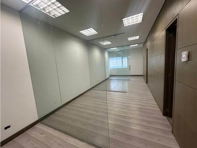 Oficina en arriendo en Ciudad Del Río, Medellín, 40 m² · foto 3 de 9