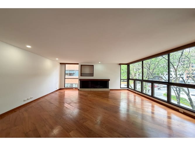 Apartamento de 4 alcobas en venta en El Nogal, Bogotá, 231 m² · foto 2 de 19