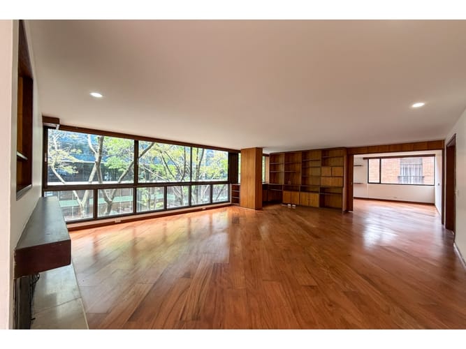 Apartamento de 4 alcobas en venta en El Nogal, Bogotá, 231 m² · foto 3 de 19