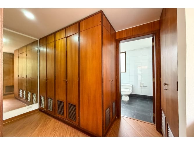 Apartamento de 4 alcobas en venta en El Nogal, Bogotá, 231 m² · foto 18 de 19