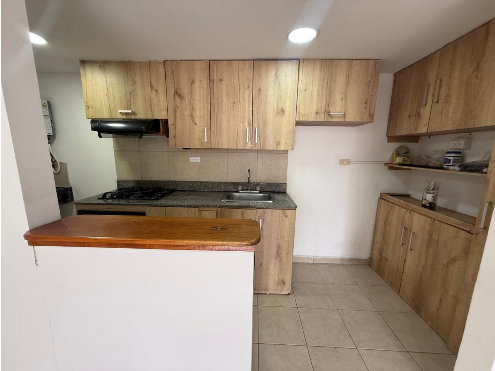Apartamento en arriendo en Los Colores, Medellín · foto 4 de 17