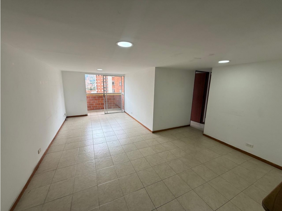 Apartamento en arriendo en Los Colores, Medellín · foto 5 de 17