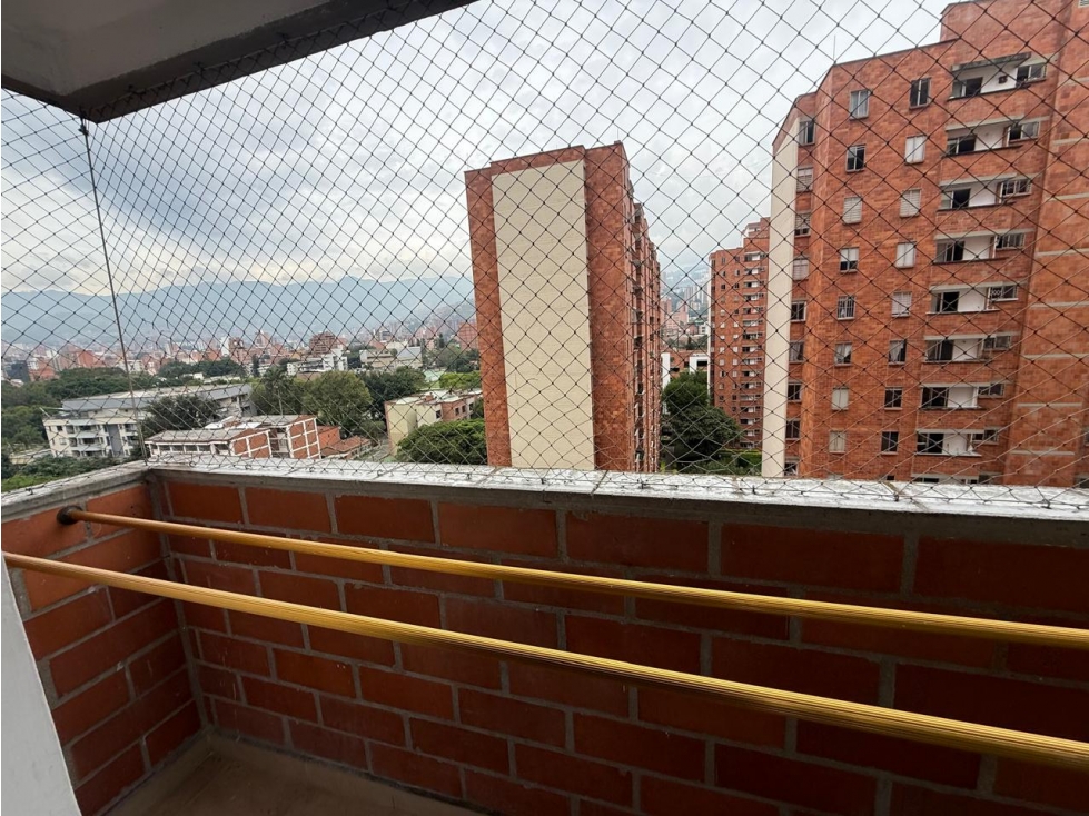 Apartamento en arriendo en Los Colores, Medellín · foto 7 de 17