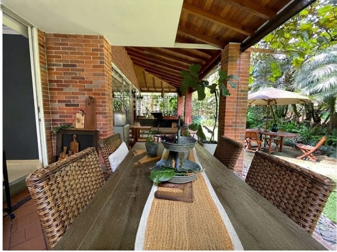 Casa de 4 alcobas en venta en Loma Benedictinos, Medellín, 350 m² · foto 4 de 13