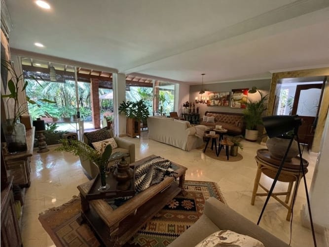 Casa de 4 alcobas en venta en Loma Benedictinos, Medellín, 350 m² · foto 5 de 13