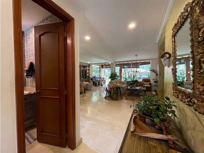 Casa de 4 alcobas en venta en Loma Benedictinos, Medellín, 350 m² · foto 7 de 13