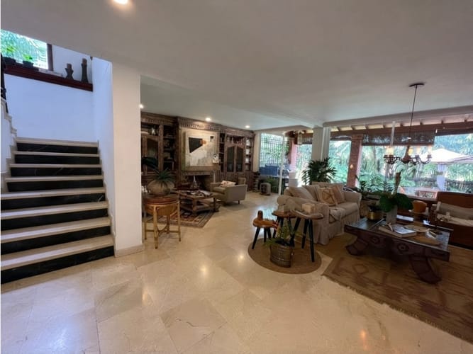 Casa de 4 alcobas en venta en Loma Benedictinos, Medellín, 350 m² · foto 8 de 13