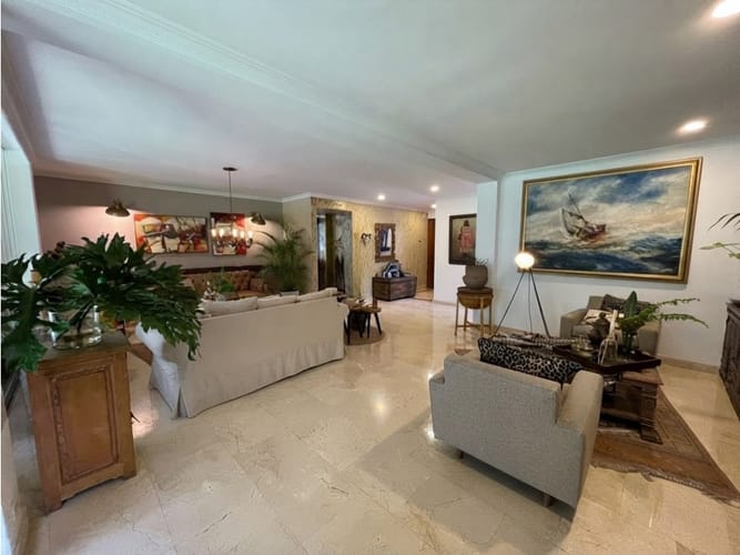 Casa de 4 alcobas en venta en Loma Benedictinos, Medellín, 350 m² · foto 9 de 13