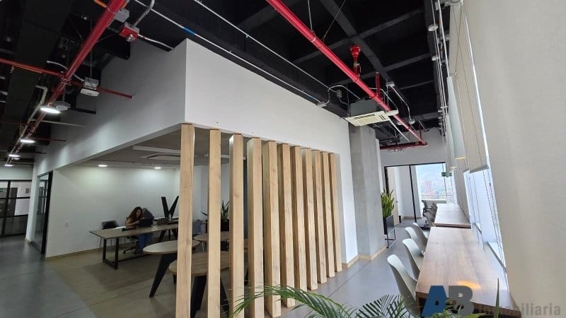 Oficina en arriendo en El Diamante No. 2, Medellín, 390 m² · foto 4 de 14