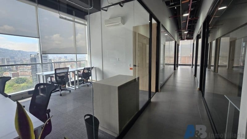 Oficina en arriendo en El Diamante No. 2, Medellín, 390 m² · foto 7 de 14