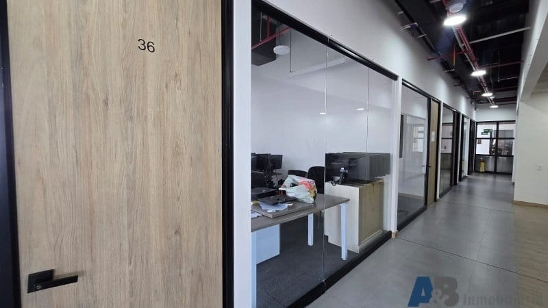 Oficina en arriendo en El Diamante No. 2, Medellín, 390 m² · foto 9 de 14