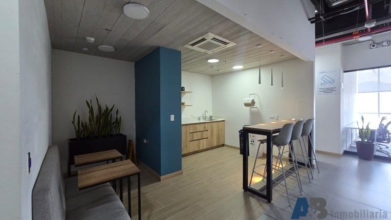 Oficina en arriendo en El Diamante No. 2, Medellín, 390 m² · foto 10 de 14