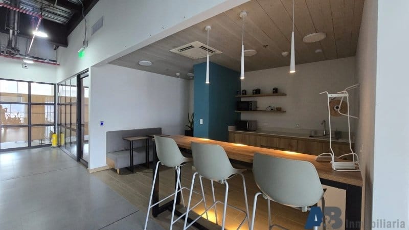 Oficina en arriendo en El Diamante No. 2, Medellín, 390 m² · foto 11 de 14
