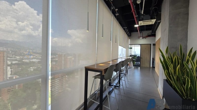 Oficina en arriendo en El Diamante No. 2, Medellín, 390 m² · foto 13 de 14