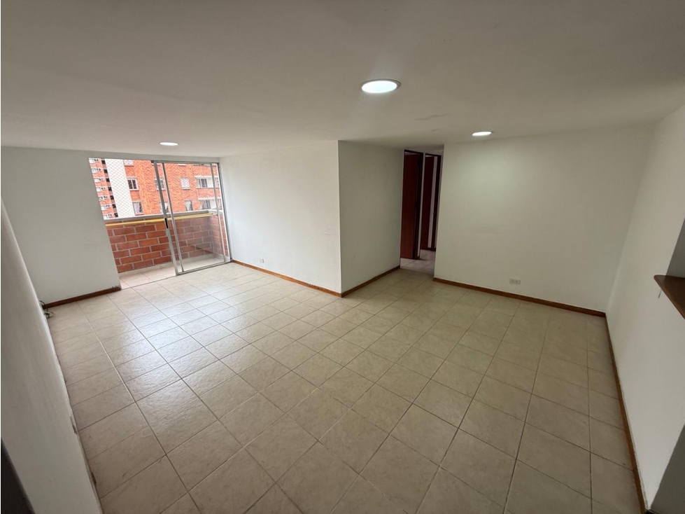 Apartamento en arriendo en Los Colores, Medellín · foto 4 de 16