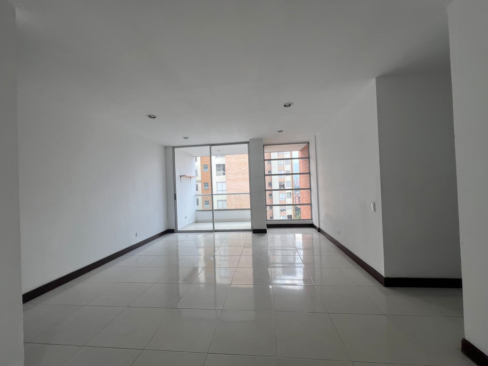 Apartamento en venta en Loma Del Esmeraldal, Envigado · foto 2 de 15