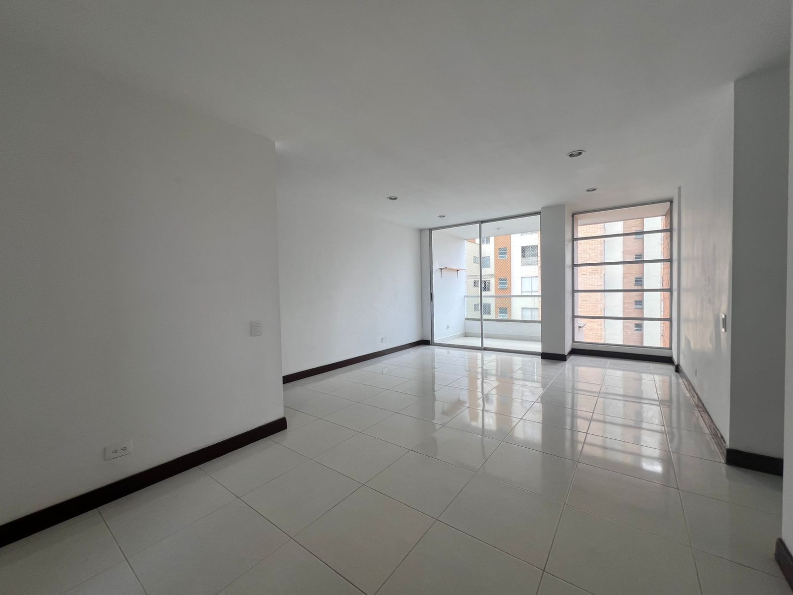 Apartamento en venta en Loma Del Esmeraldal, Envigado · foto 3 de 15