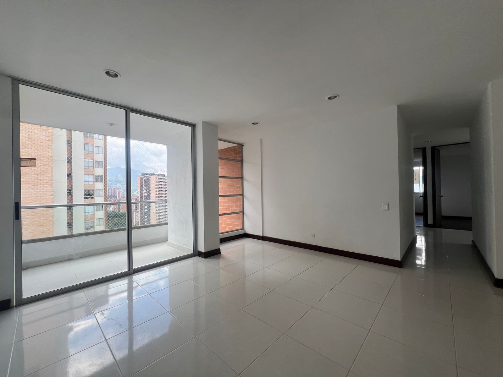 Apartamento en venta en Loma Del Esmeraldal, Envigado · foto 4 de 15