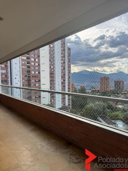 Apartamento de 3 alcobas en venta en El Poblado, Guarne, 272 m² · foto 2 de 24