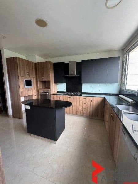Apartamento de 3 alcobas en venta en El Poblado, Guarne, 272 m² · foto 4 de 24