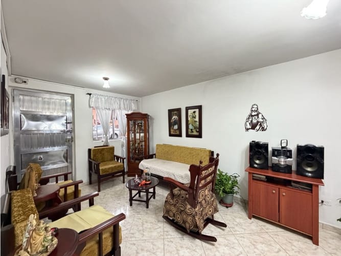 Casa de 4 alcobas en venta en El Trianon, Envigado, 115 m² · foto 2 de 16