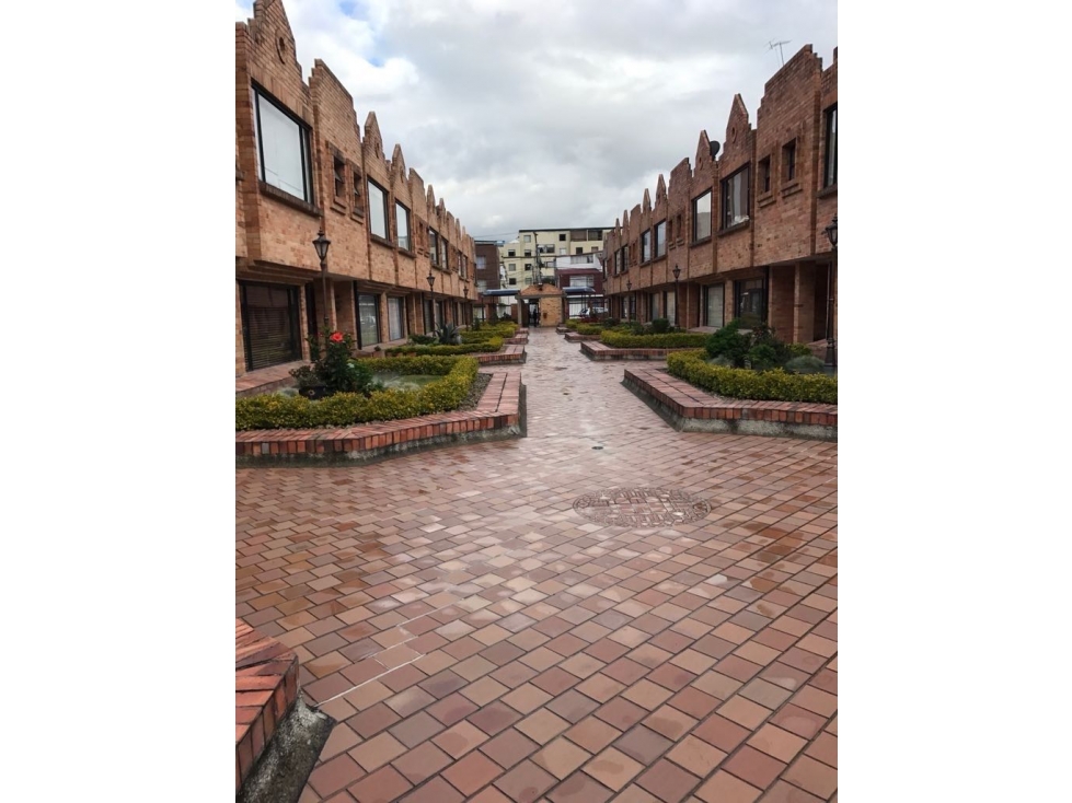 Casa en venta en Cedritos, Bogotá · foto 2 de 19
