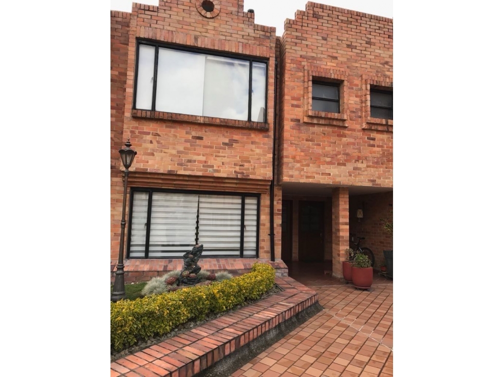 Casa en venta en Cedritos, Bogotá · foto 3 de 19