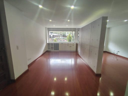 Apartaestudio en venta en Santa Barbara Central, Bogotá, 50 m² · foto 2 de 24