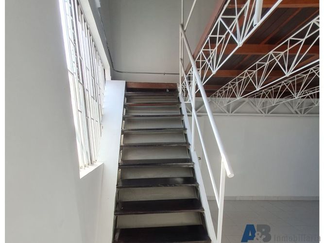 Bodega en arriendo en Rodeo Alto, Medellín, 218 m² · foto 8 de 12