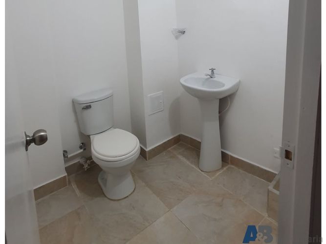 Bodega en arriendo en Rodeo Alto, Medellín, 218 m² · foto 11 de 12