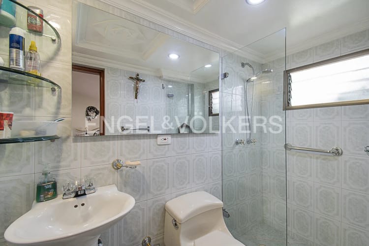 Casa de 5 alcobas en venta en Niza, Bogotá, 364 m² · foto 18 de 19