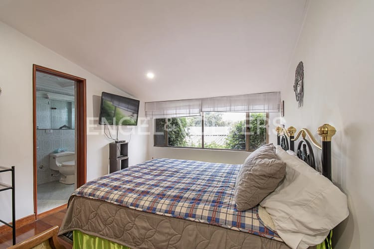 Casa de 5 alcobas en venta en Niza, Bogotá, 364 m² · foto 10 de 19