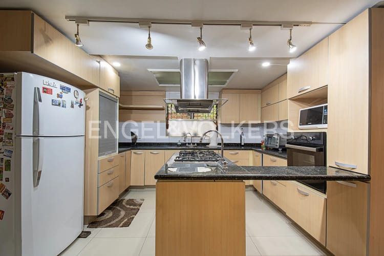 Casa de 5 alcobas en venta en Niza, Bogotá, 364 m² · foto 4 de 19