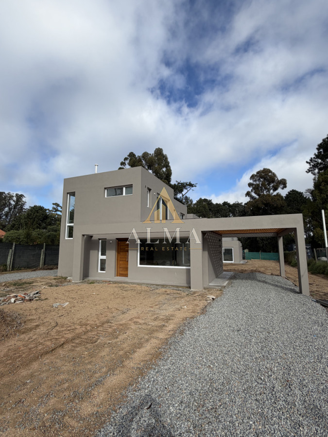 Alquiler anual , a estrenar 3 dormitorios , 2 baños · Foto 1