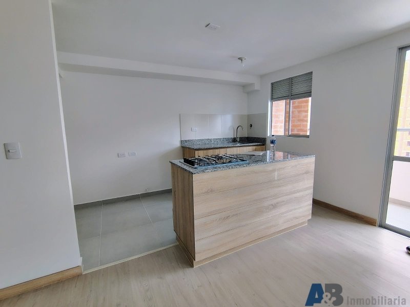 Apartamento en arriendo en Laureles, Medellín · foto 3 de 22