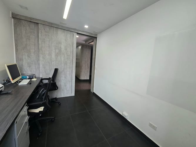 Oficina en arriendo en Milla De Oro, Medellín, 75 m² · foto 10 de 18
