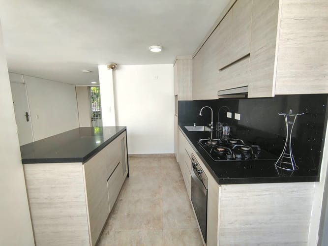 Apartamento de 3 alcobas en arriendo en El Poblado, Medellín, 100 m² · foto 8 de 18