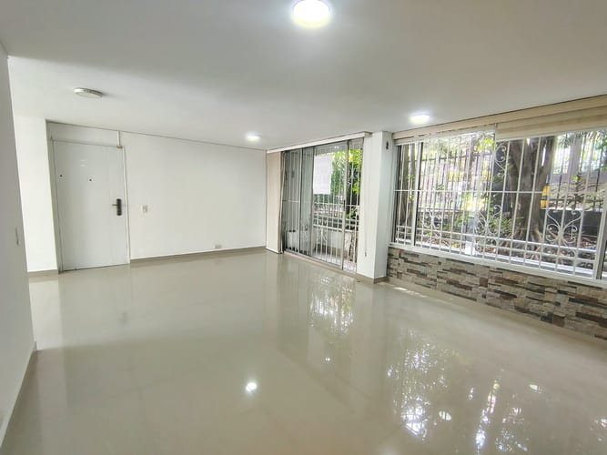 Apartamento de 3 alcobas en arriendo en El Poblado, Medellín, 100 m² · foto 2 de 18
