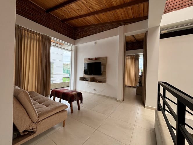 Casa de 3 alcobas en venta en Las Mercedes, Jamundí, 200 m² · foto 2 de 24