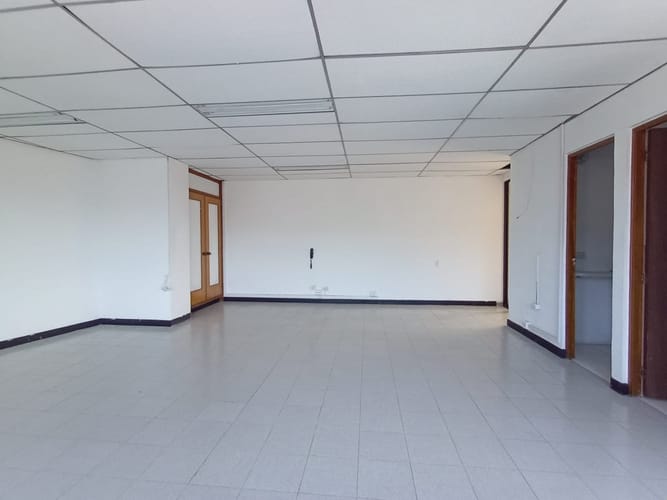 Oficina en arriendo en Laureles, Medellín, 56 m² · foto 10 de 15