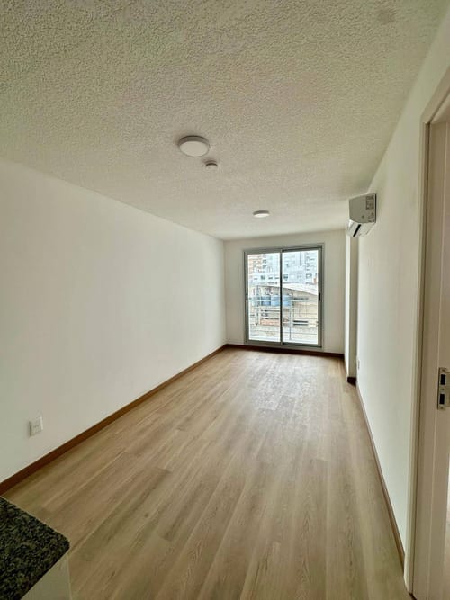 Alquiler Apartamento 1 Dormitorios 1 baño en tres Cruces · Photo 2