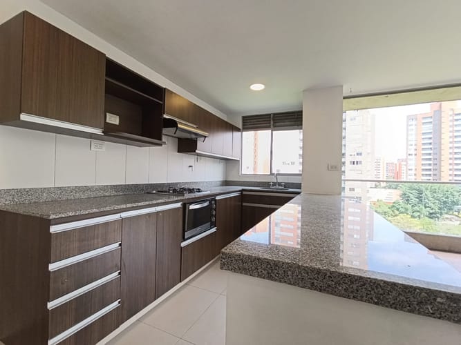 Apartamento de 3 alcobas en arriendo en Cumbres, Envigado, 98 m² · foto 2 de 20