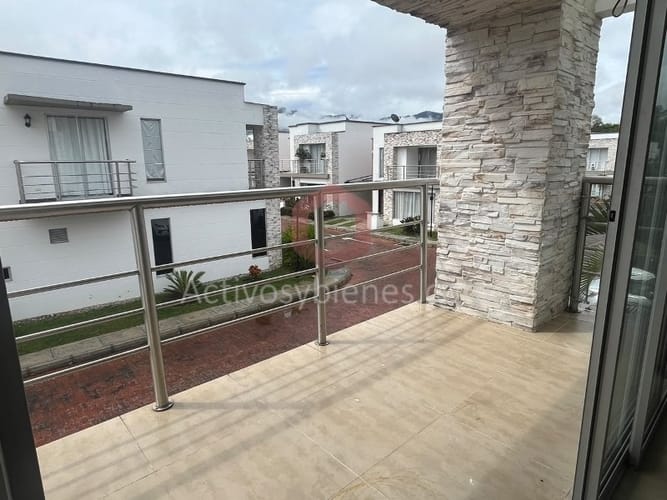 Casa de 4 alcobas en venta en La Ceja, 220 m² · foto 2 de 19