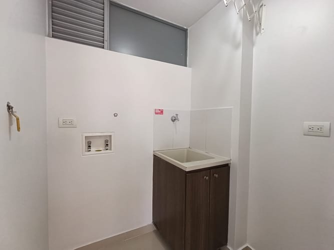 Apartamento de 3 alcobas en arriendo en Cumbres, Envigado, 98 m² · foto 4 de 20